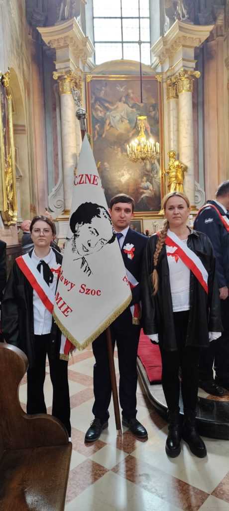 Poczet sztandarowy podczas mszy świętej w Lubelskiej Archikatedrze